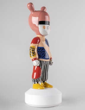 Escultura Lladró The Guest by Camille Walala