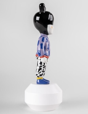 Escultura Lladró The Guest by Camille Walala
