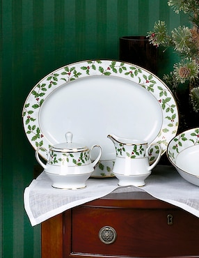 Platón navideño Noritake Holly and Berry de porcelana