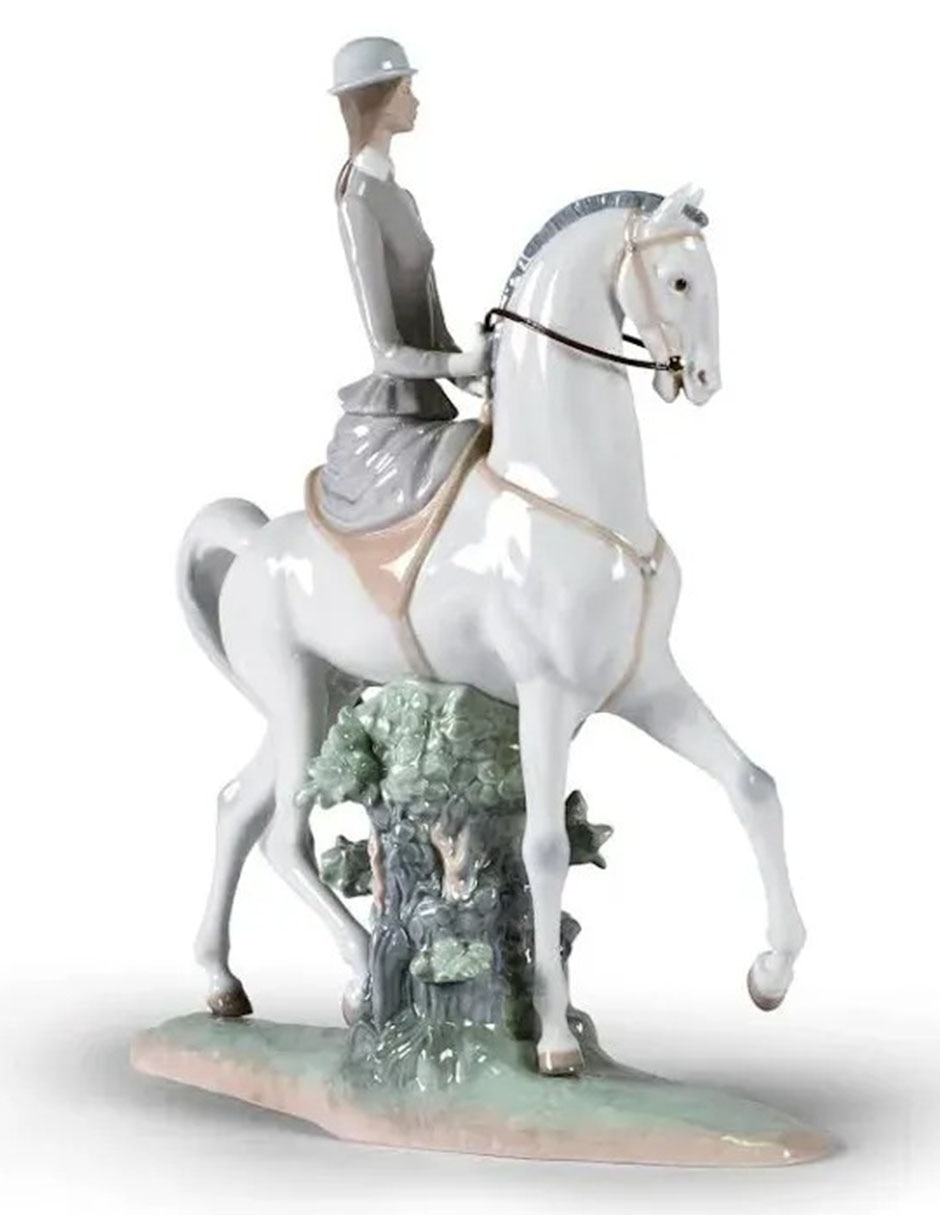 Escultura Mujer a caballo 2