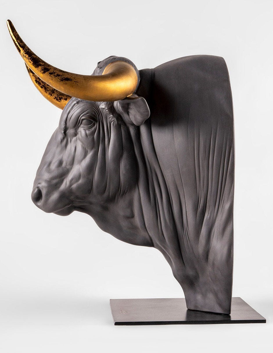 Escultura Taurus 3