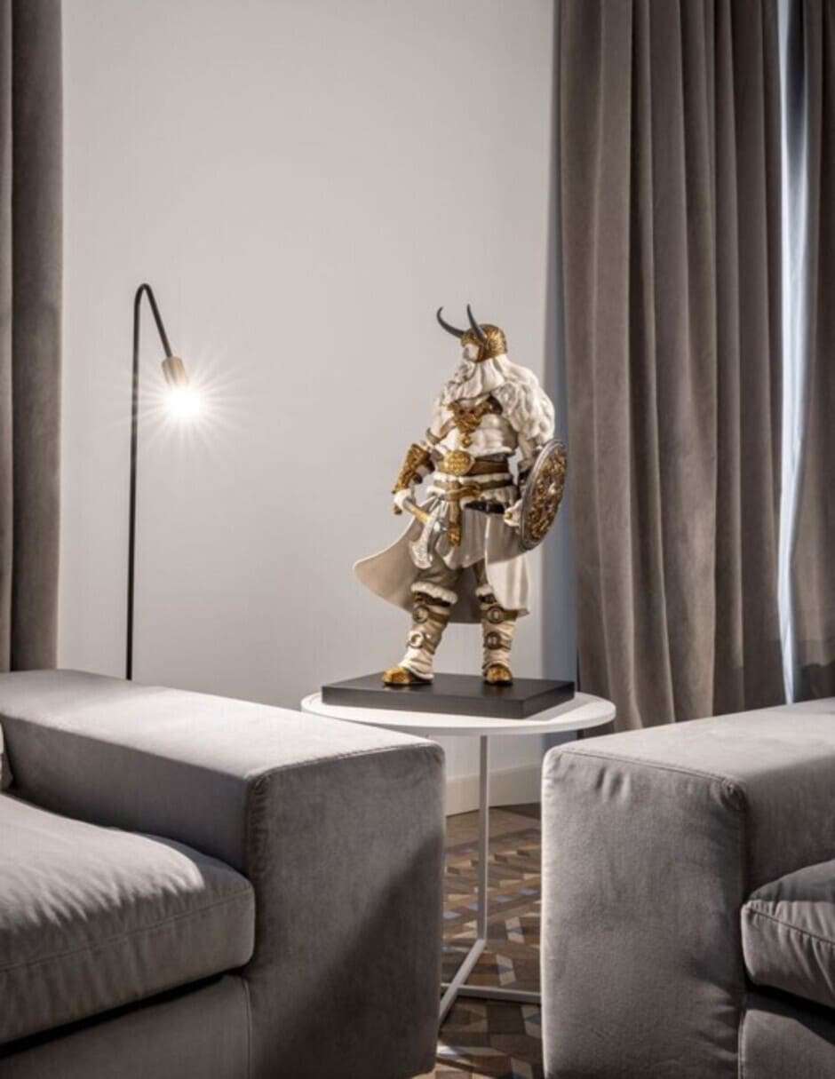 Escultura Odin de porcelana 5
